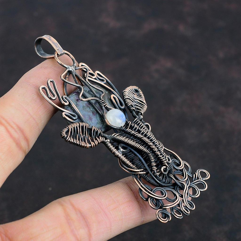 Rubin in Blaukyanit Anhänger Kupferdraht umwickelter Edelsteinanhänger Handgefertigt Hirschgesicht Anhänger Regenbogenmondstein Anhänger Einzigartiger Kupferschmuck