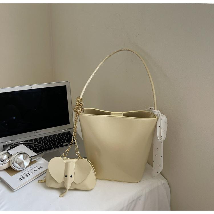 

2025 summer new bucket bag women s fashion versatile high-end silk scarf mother bag niche design shoulder bag жёлтый