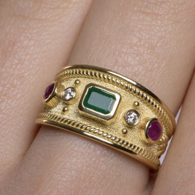 San Jie European & American Wide Band Retro Court Style 18k Gold-Plated Ring with Zirconia
