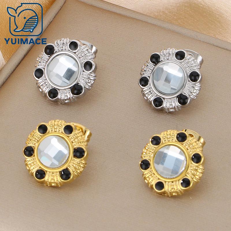 

18K Gold Retro Stainless Steel Crystal Stud Earrings for Women