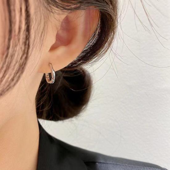 1 Pair Women Earrings No-Blocking Ear Buckle Stable Fit Twist Earrings Circle Design Mirror Polished Hoop