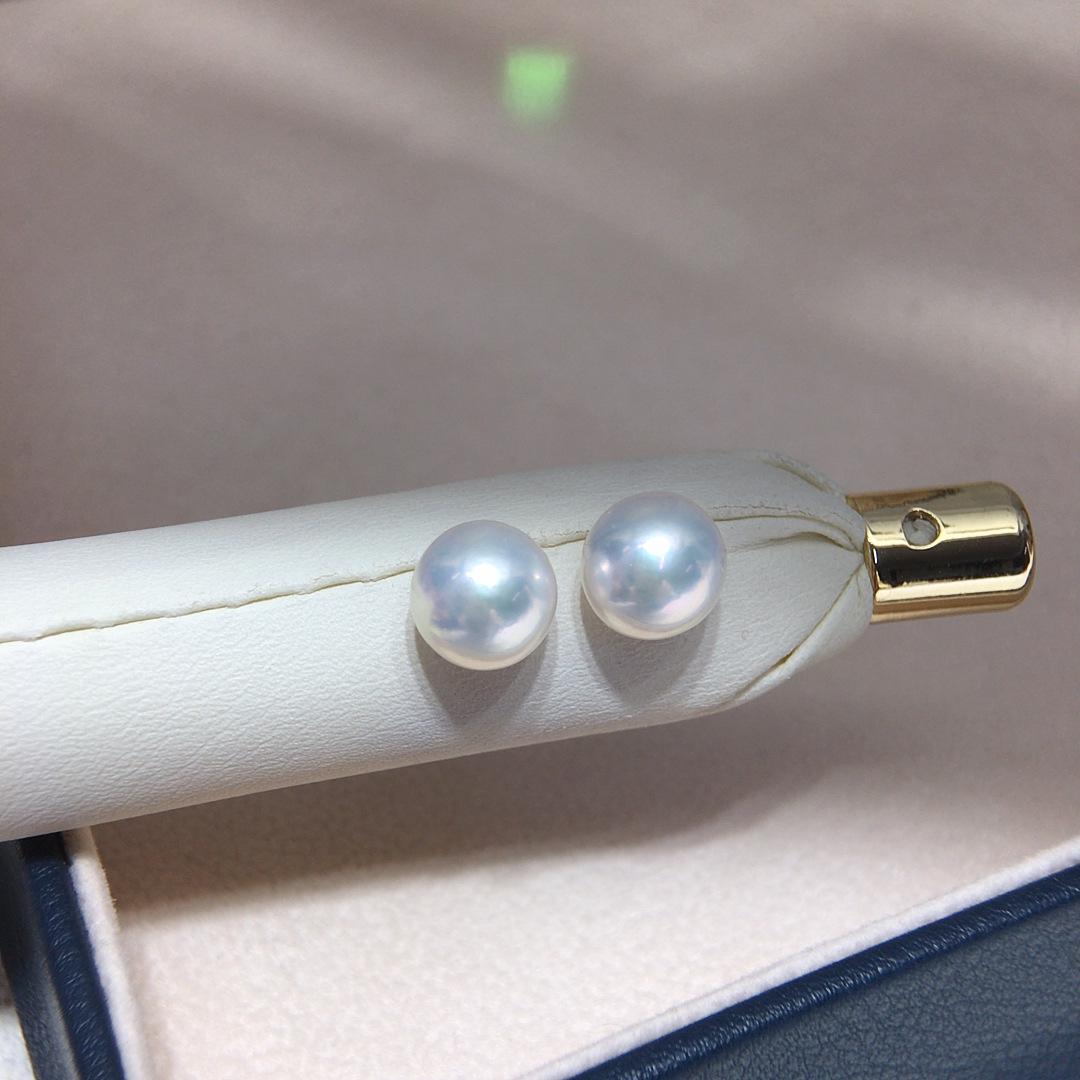 

Classic Aurora Freshwater Pearl Stud Earrings - Perfectly Round with S925 Sterling Silver Pins