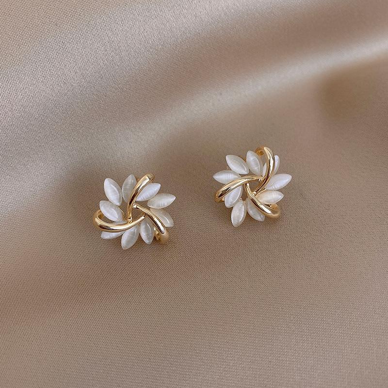 High-end Cat's Eye Quartz Sunflower Stud Earrings for Women - Simple and Elegant, Exquisite and Stylish Earrings