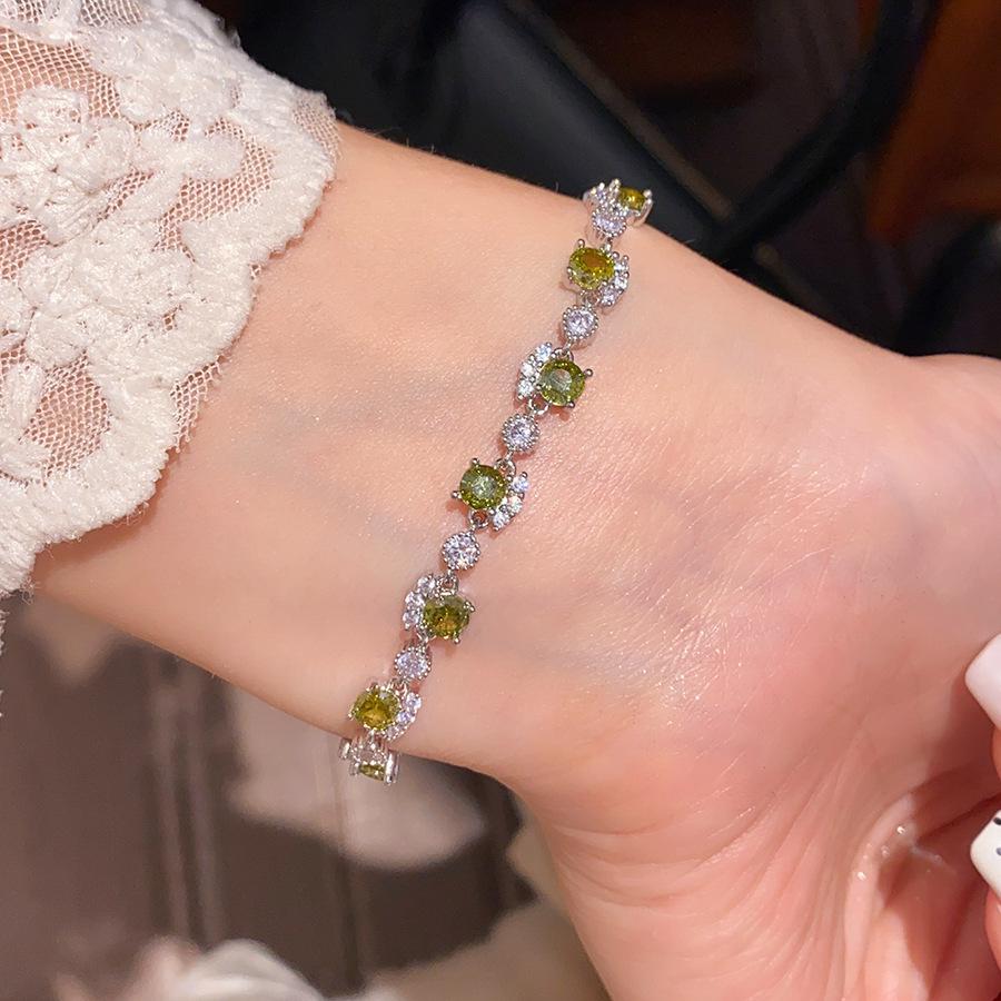 Cai Xing Lian Ying 18k Gold Plated Zircon Flower Bracelet - Simple, Fashionable, Versatile Jewelry.