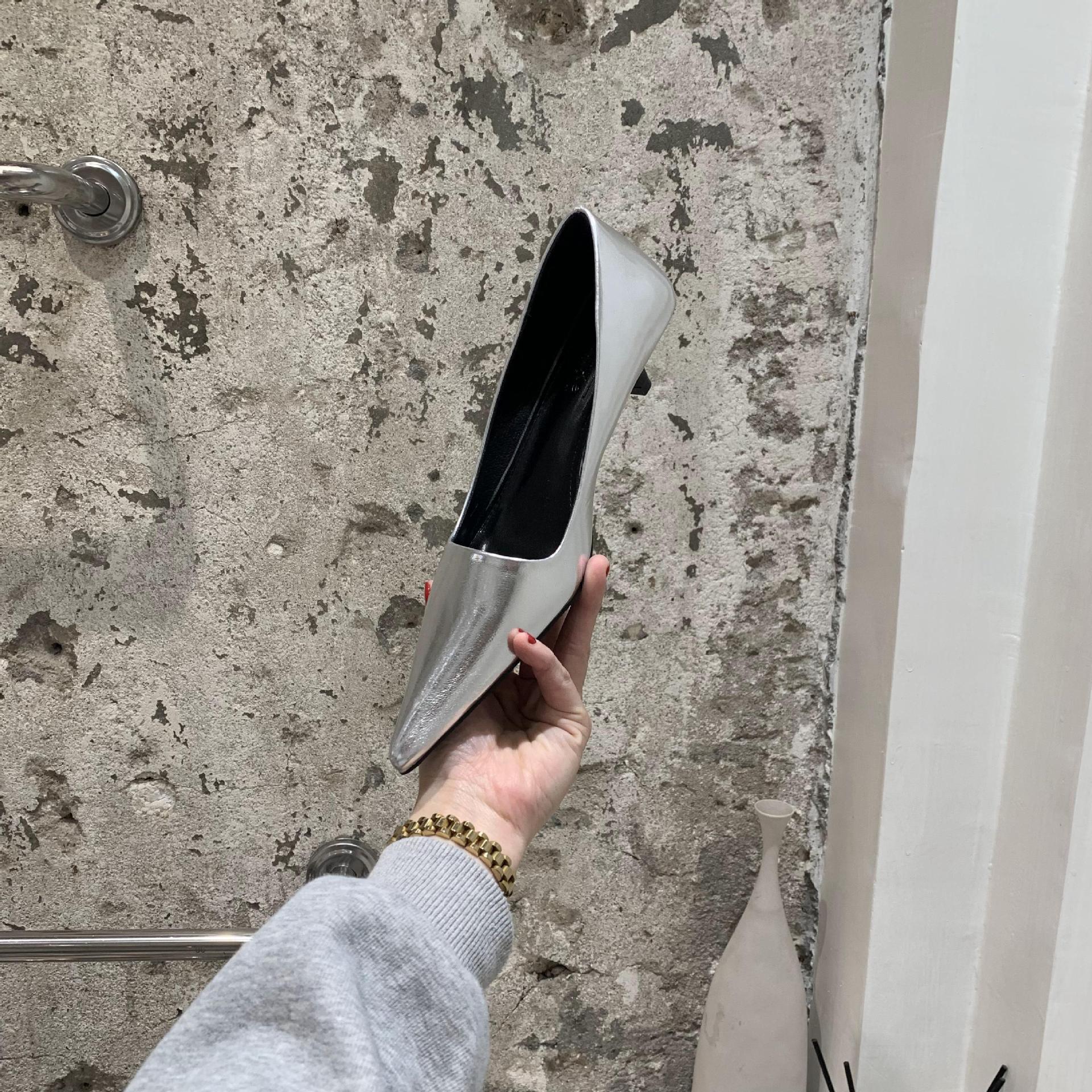 

Женские босоножки из искусственной кожи на низком каблуке 2024 года, новая модная обувь на весну и осень, туфли-лодочки с заостренным носком, дизайнерское платье для вечеринки, женская обувь 35