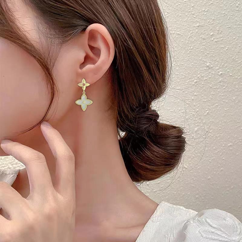 Mode Högkvalitativa Damörhängen Senior Känsla av Lyx Örhängen Fyrklöver Långa Temperamentsfulla Örhängen