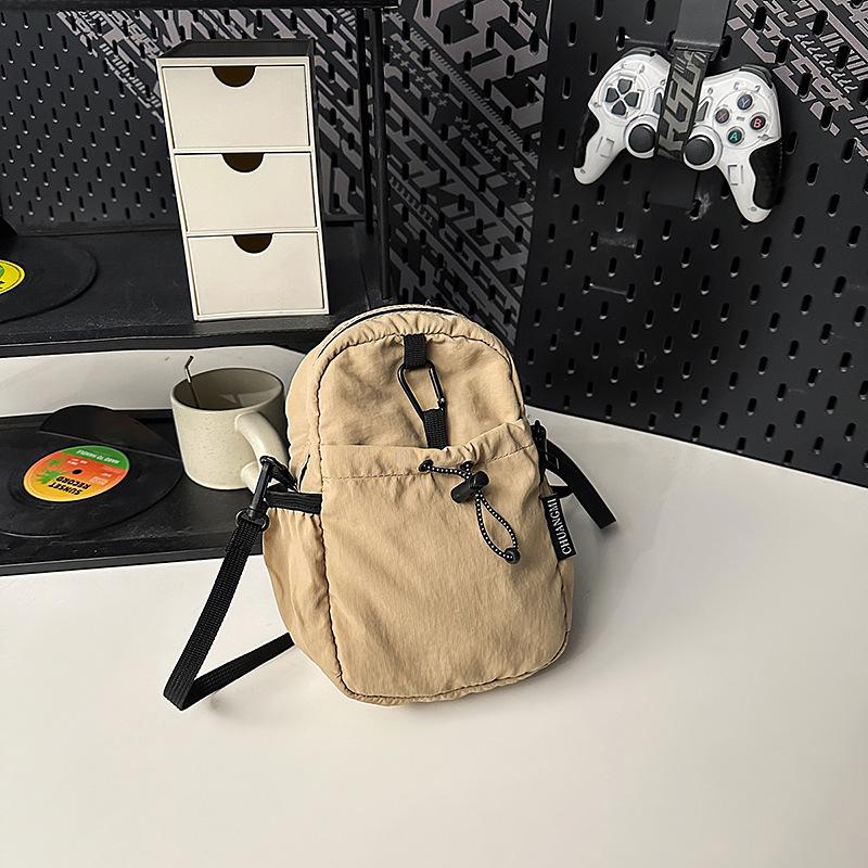 Niche fashion is popular this year, casual pleated drawstring sports shoulder messenger bag 2025 new trendy small square bag