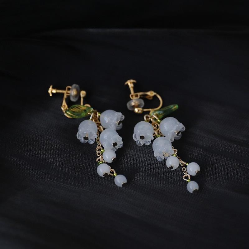 2025 New Sweet Temperament Bamboo White Lily Earrings, Small Fresh Valley Flower Asymmetrical Elegant Earrings.