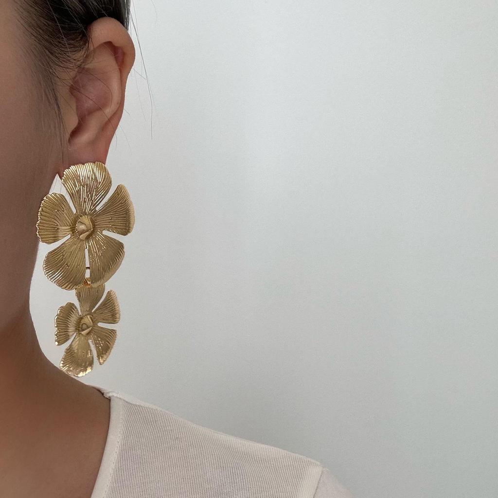 Elegant Double-Layered Flower Dangle Earrings: Stylish Brushed Metal Jewelry for a Fresh, Fashionable Look