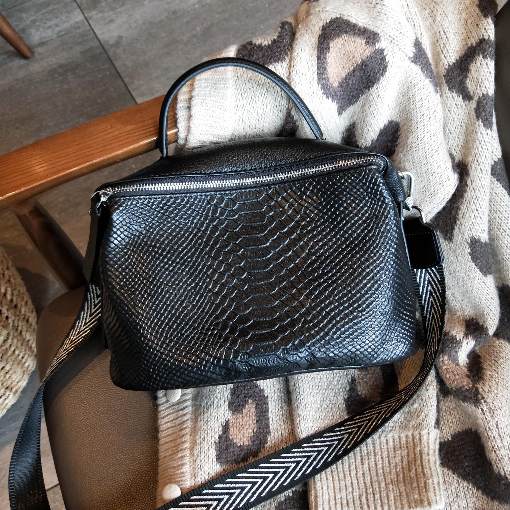 

Премиальная женская сумка из натуральной кожи через плечо 2025 новый стиль большая вместимость модная сумка с одной кожаной ручкой и верхней ручкой 29x13x18cm чёрный