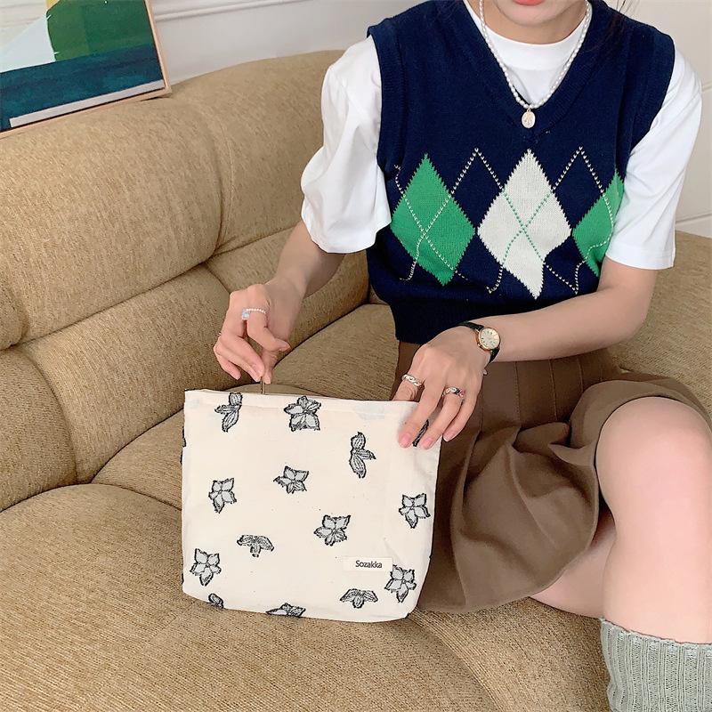 Trendy Capacity Large Butterfly Texture Cosmetic Bag Travel Portable Bag Storage