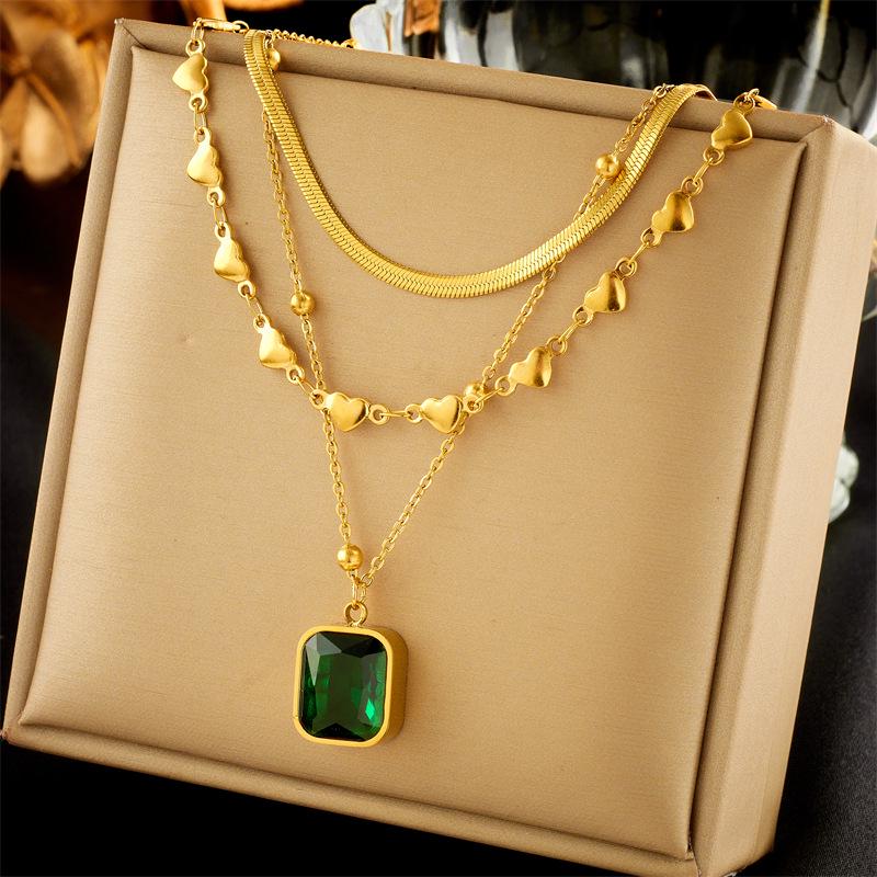 Retro Gold-Plated Double-Layer Butterfly and Pearl Pendant Necklace