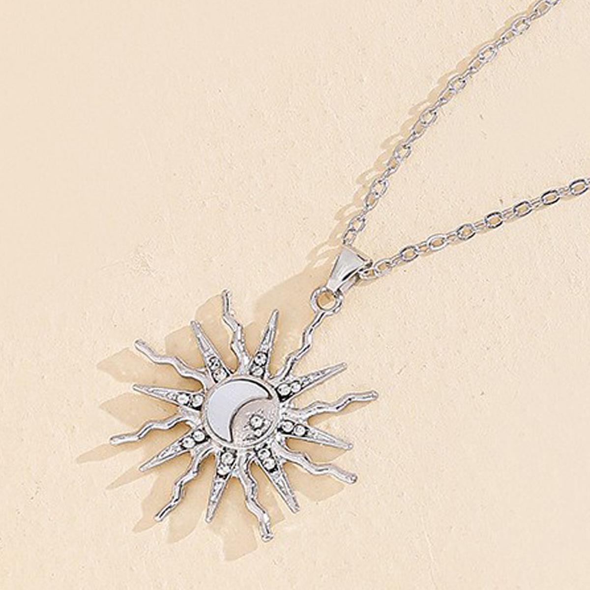 

Модное ожерелье из сплава с подвеской в виде солнца, луны и звезды