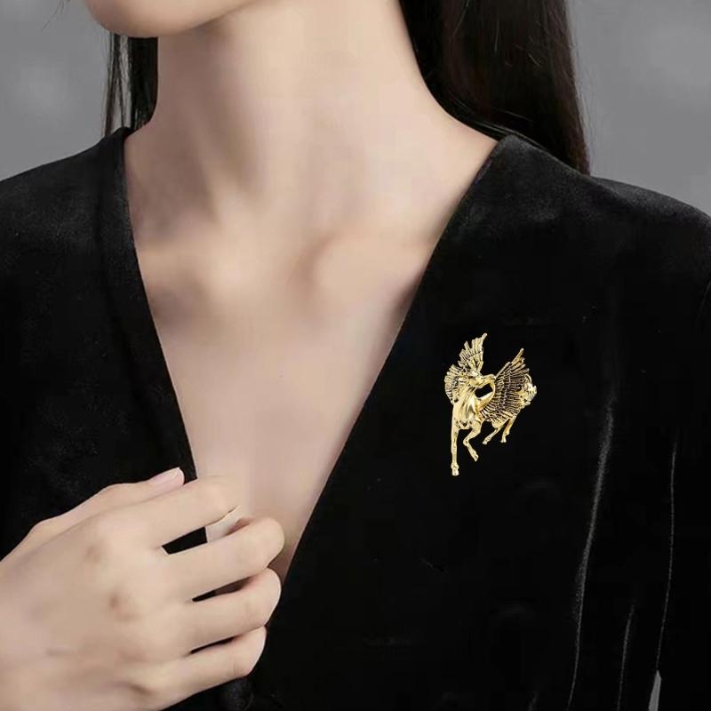 Elegant Pegasus Brooch Made from Sturdy Plated Alloy Symbolizing Freedom Perfect for Stylish Accessories