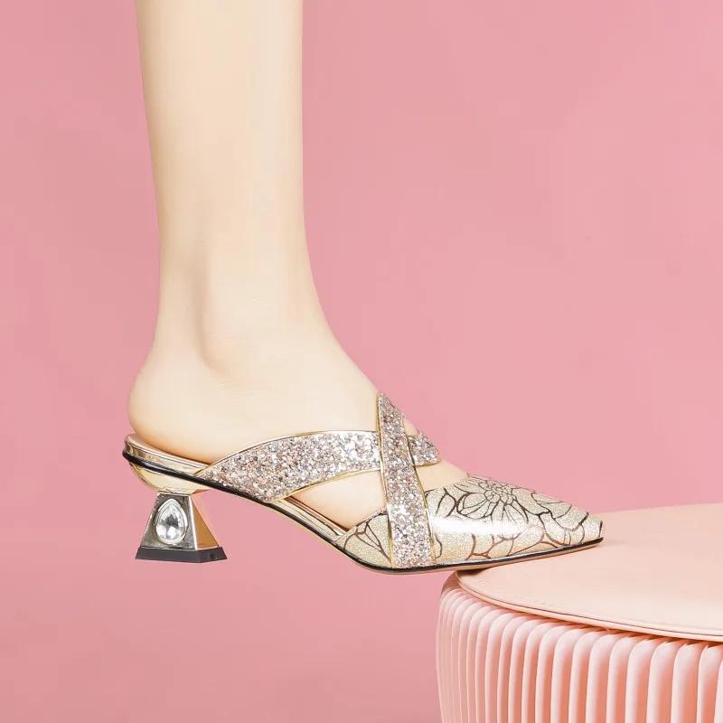 Fashion 2025 Summer New Hollowed-out Baotou Dragging Temperament Is Versatile and Worn Outside Baotou Fashionable Semi-dragging