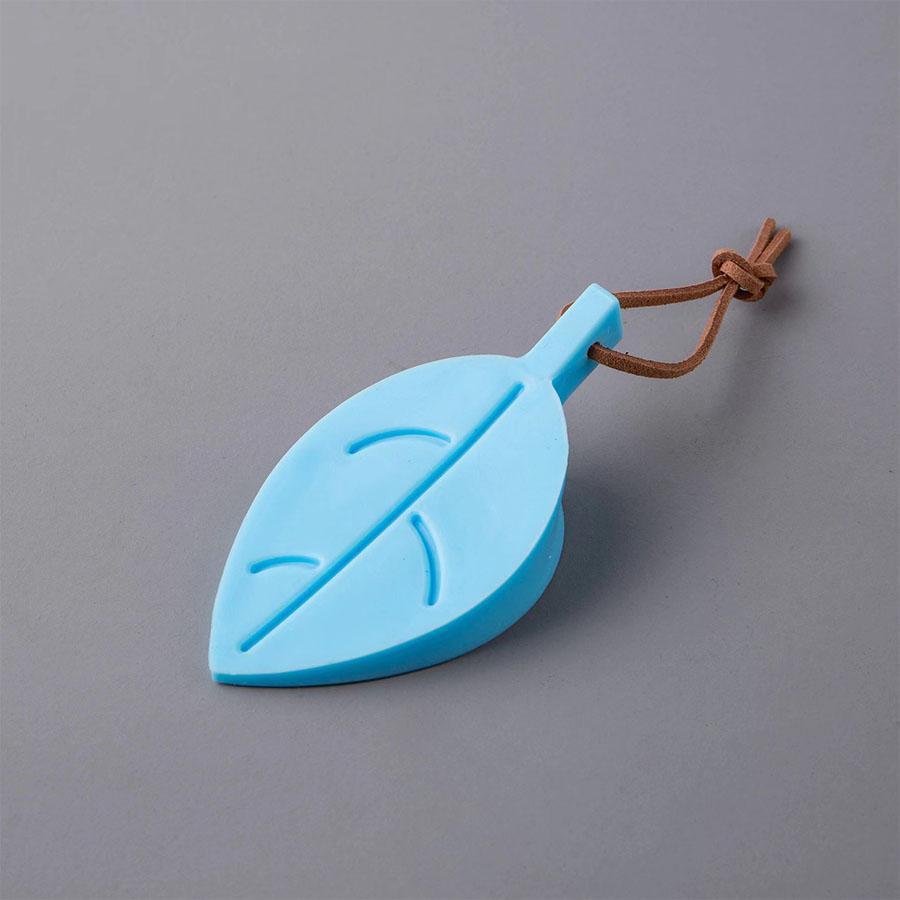1pc Leaf Shaped Silicone Door Stopper, Polished Metal Surface, Hangable Windproof Door Stop, Anti-Pinch Safety Door Clamp Best