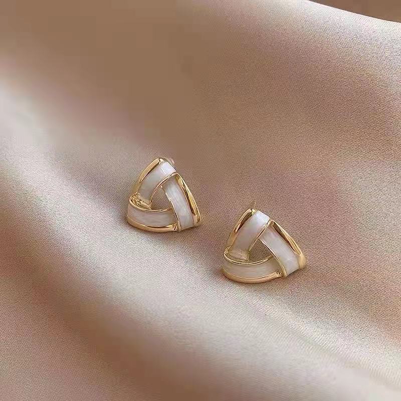 Dongdaemun same geometric triangular stud earrings female French simple retro ring short OL commuter model