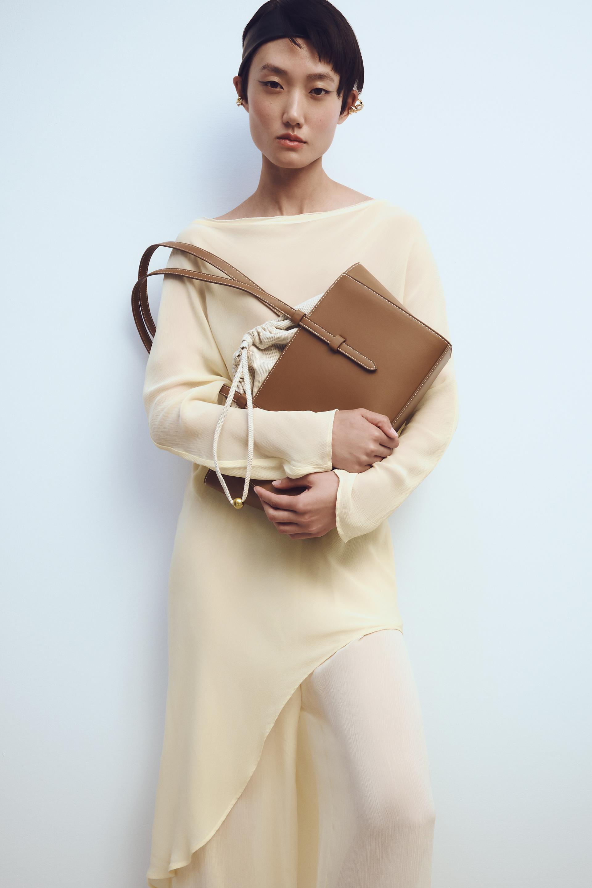 

TOTE WITH INTERIOR BAG