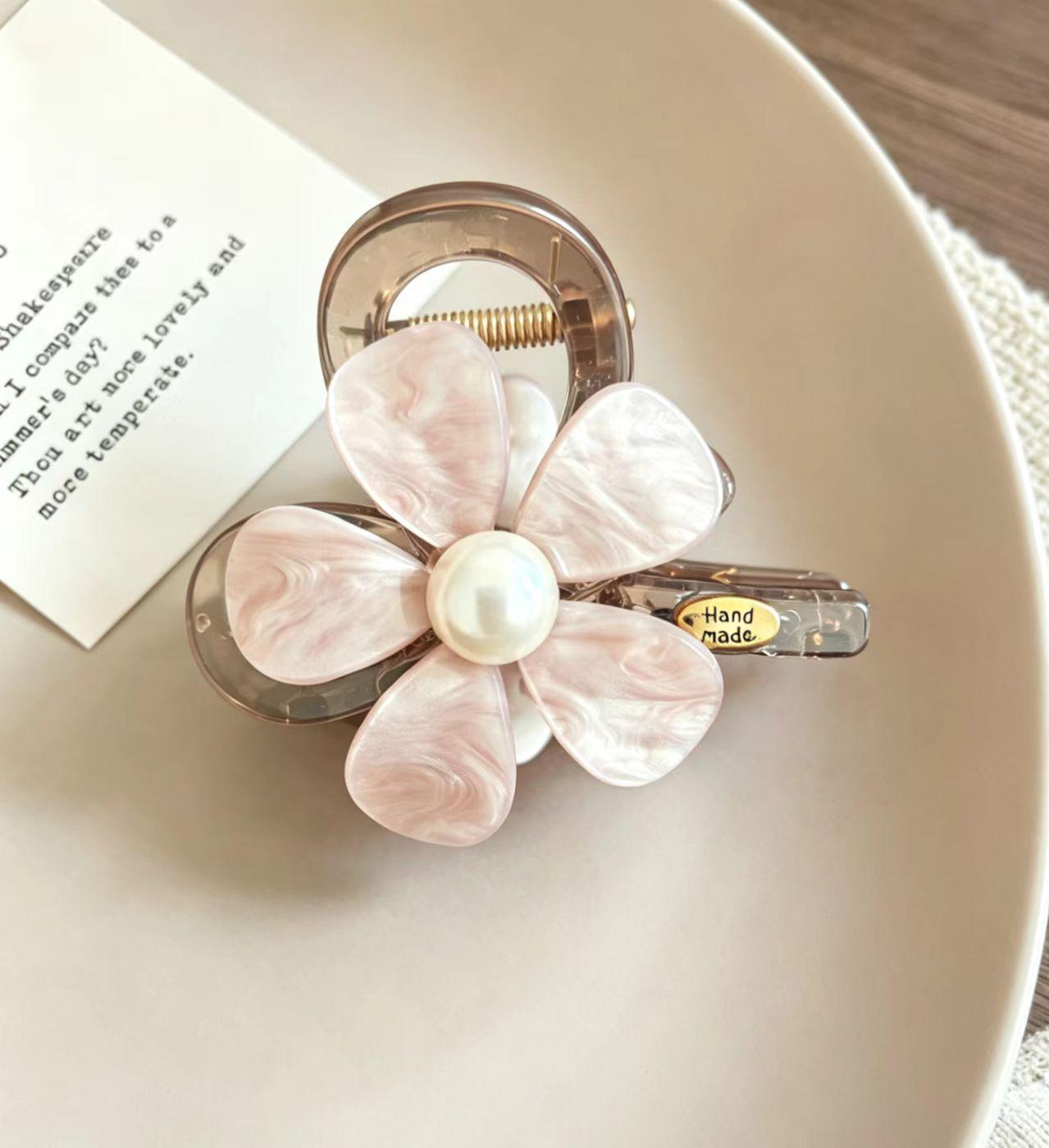 Korean Temperament Flower Hair Clip for Women – Medium Shark Claw Accessory 2026