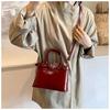 2025 Trendy Women's Large-Capacity Shoulder Bag - Stylish Autumn Fashion Square Design