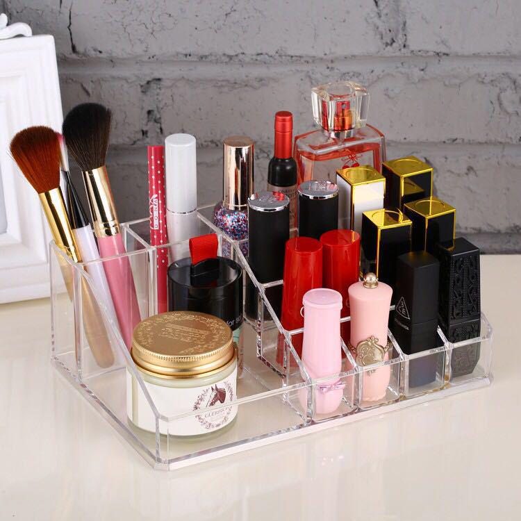 Large Transparent Jewelry Storage Box with Multi-Compartment Display for Necklaces, Earrings, Lipsticks, and Studs