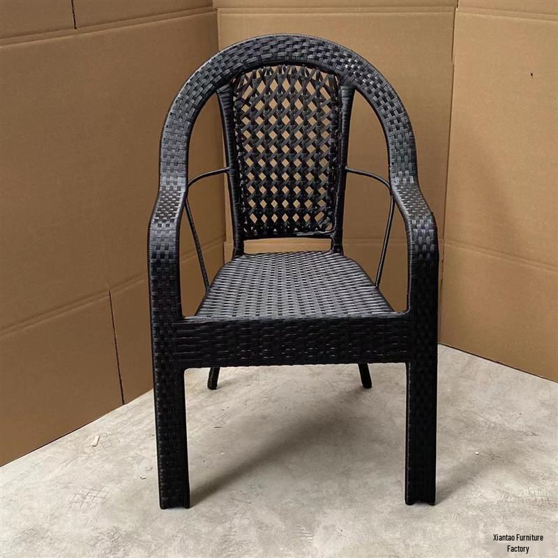 Set da Balcone per il Tempo Libero con Sedia a Dondolo e Tavolino in Rattan Intrecciato a Mano 2024