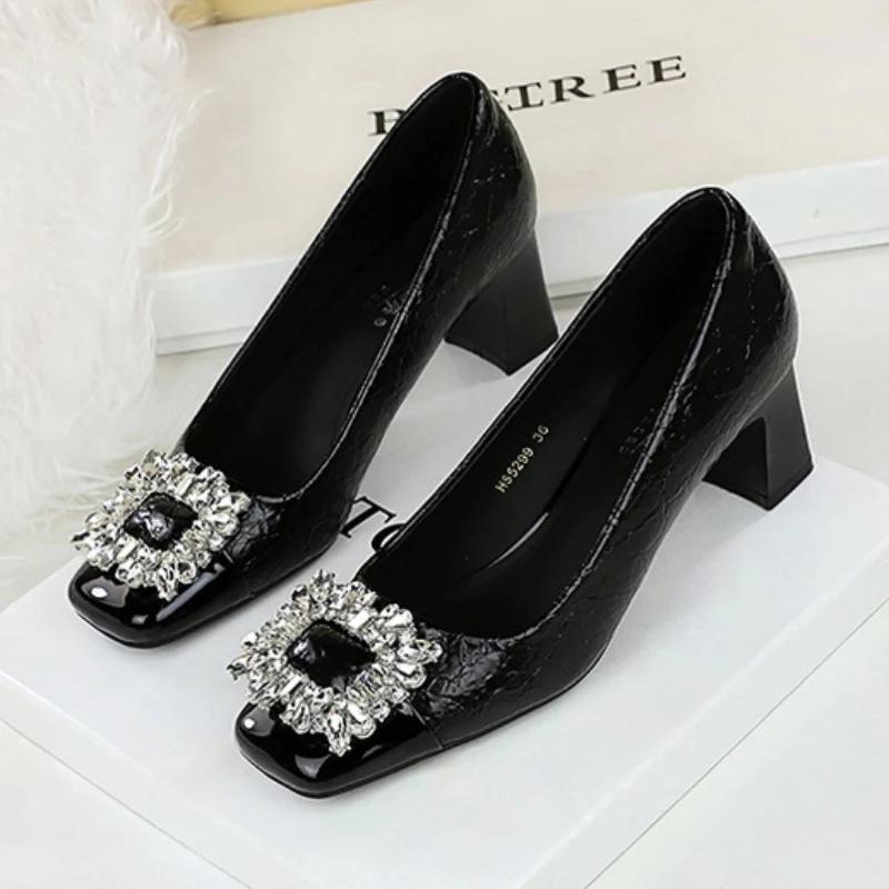 Fashion Retro Style Autumn Winter New Women Shoes Thick Heel Middle Heel Square Head Rhinestone Splicing Thin Single Shoe Crystal Buckle