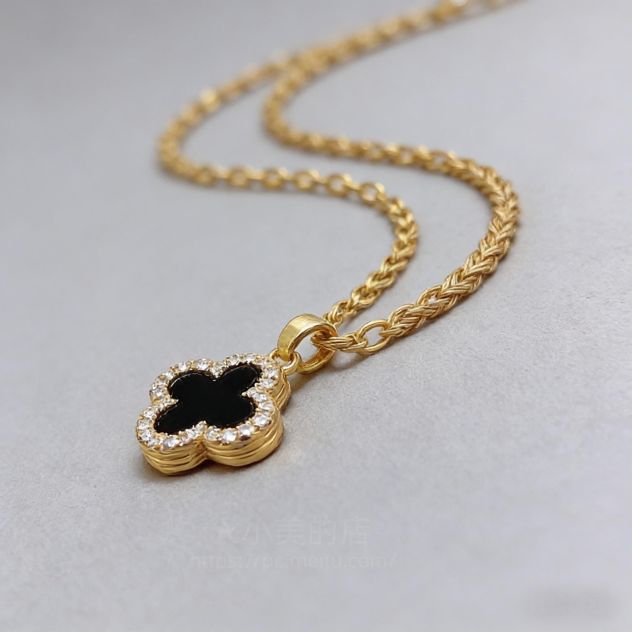 

Double Sided Four Leaf Clover Necklace Sparkling Zirconia Inlay Dainty Pendant for Women Gift United States
