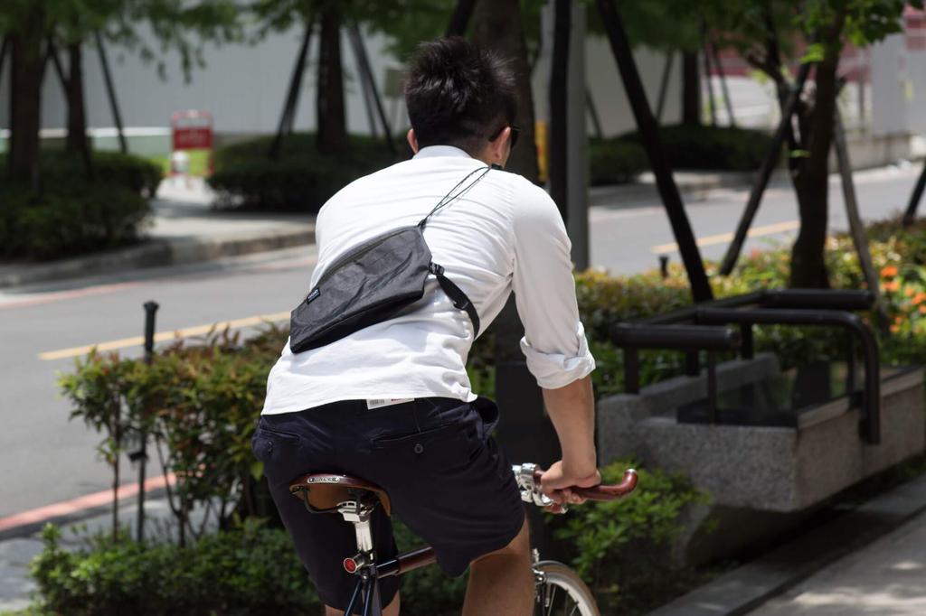 [MONS] Ooe Slash Bag X-PAC™ SACOCHE (Svart kamuflasje)