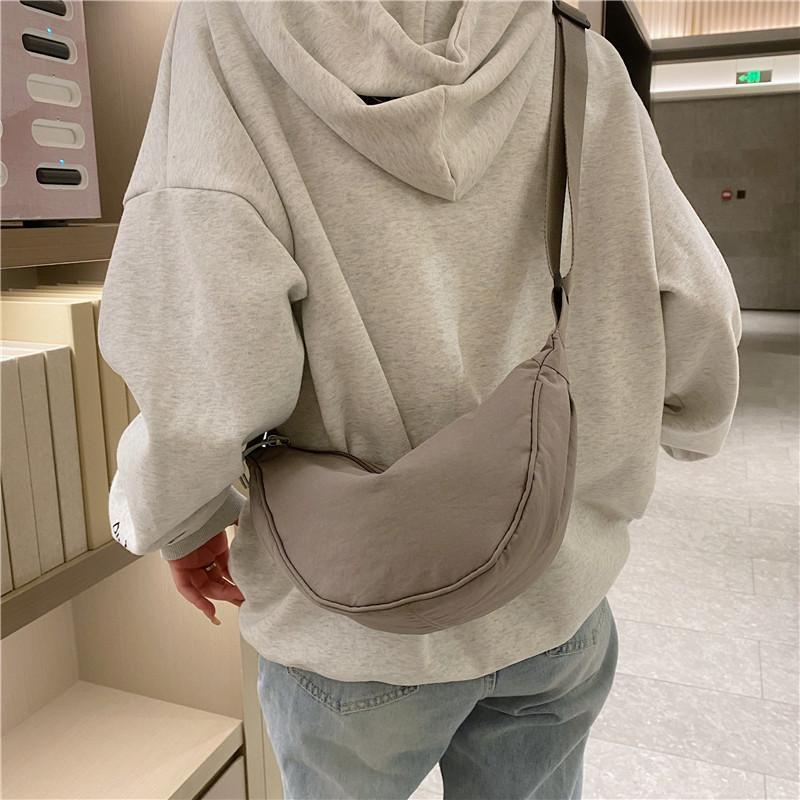 New Winter Bag for Women Fashionable and Fashionable Dumpling Bag Casual Commuter Crossbody Bag Retro Personal Shoulder Bag