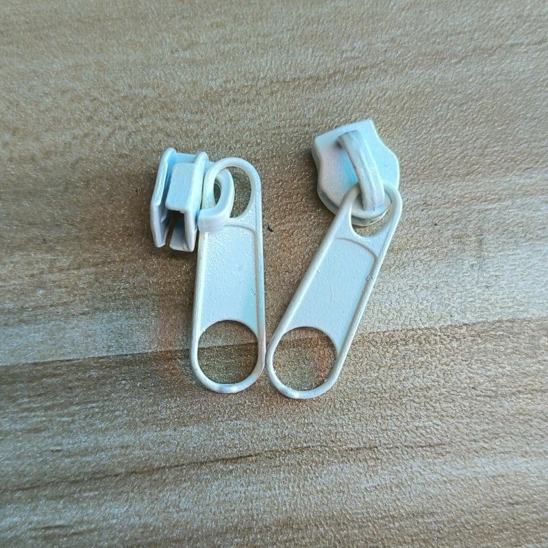 

Zinc Alloy Zipper Puller for Handbags & Luggage, 5# Nylon with Customizable Color and Pattern Printing.
