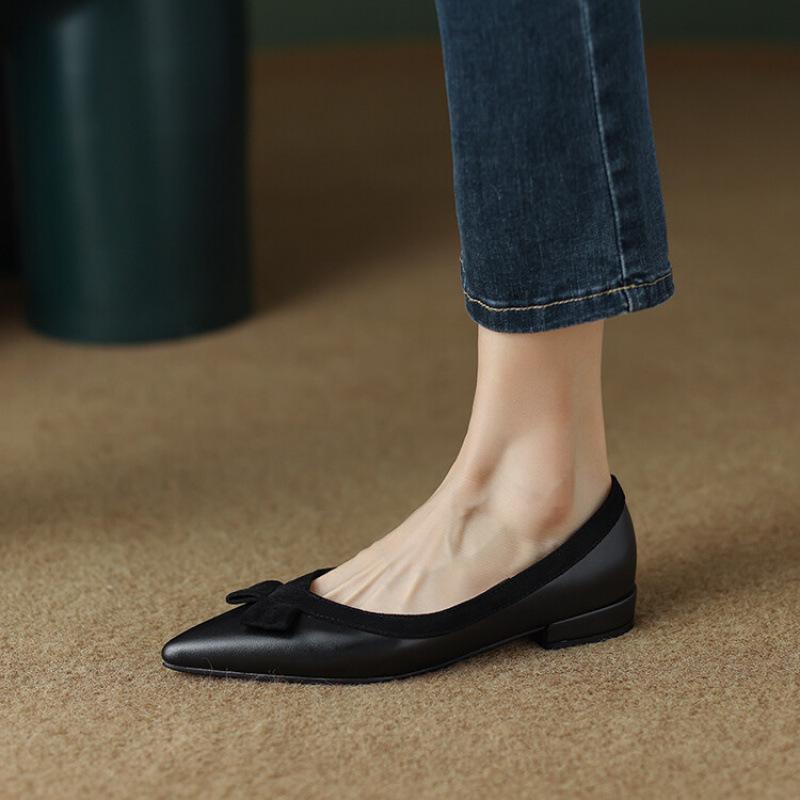 

New four-season lazy shoes, one pedal, light mouth color matching, pointed comfortable rubber soft sole, low heel casual single shoes women 39 чорний