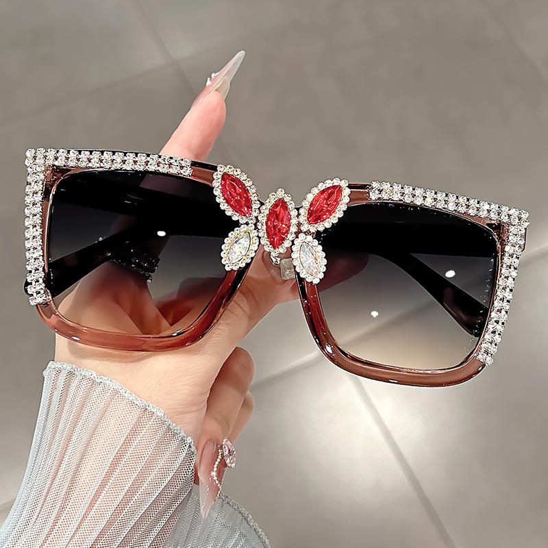 

New large square-framed personalized party sunglasses Clear Lightweight a fashionable item for posing with diamonds