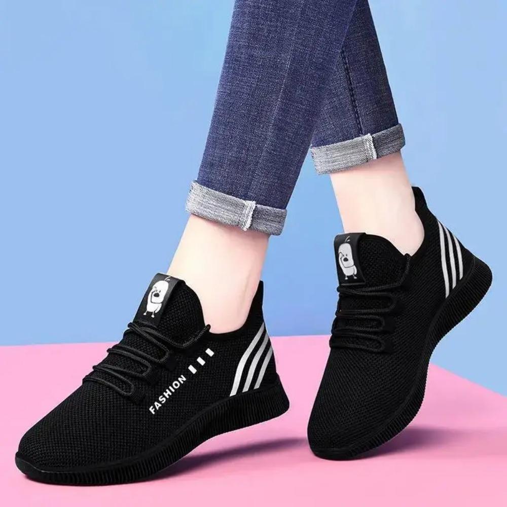 2024 new soft soled non slip shoes Women's breathable mesh footwear Fashion comfort ladies flat Casual lightweight sports shoes