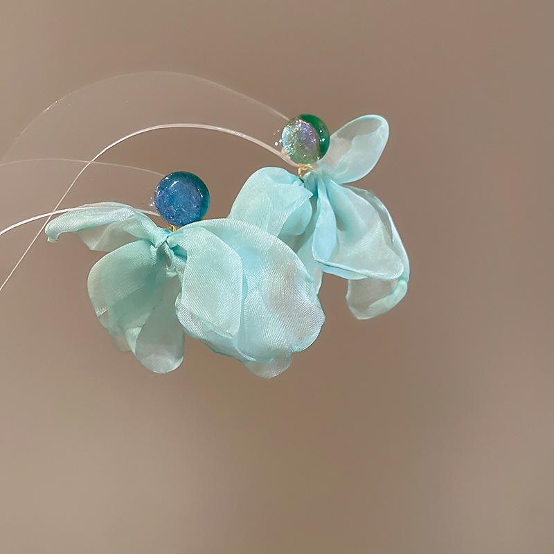 Boucles d'oreilles bohèmes roses à fleurs de perles de rocaille et pompons de perles