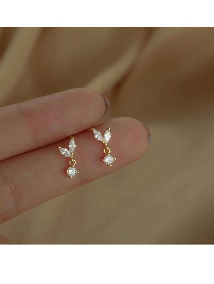 Exquisite Sterling Silver Leaf Stud Earrings for Women: Chic Light Luxury Design