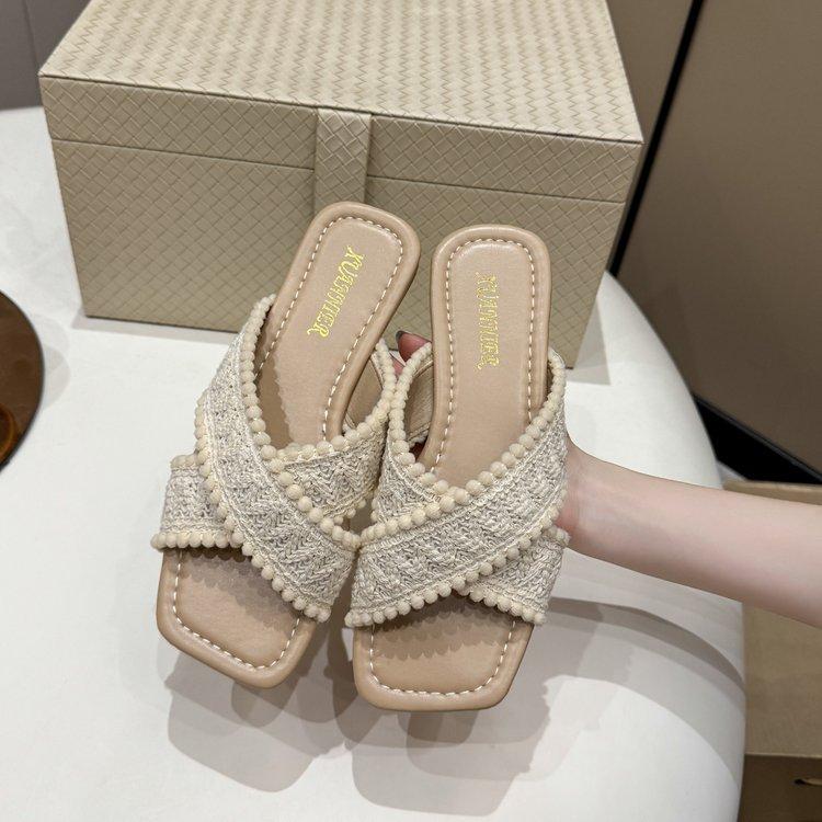 Cool slippers are versatile 2025 fairy new French cross beach flat slippers women's summer wear with skirt shoes