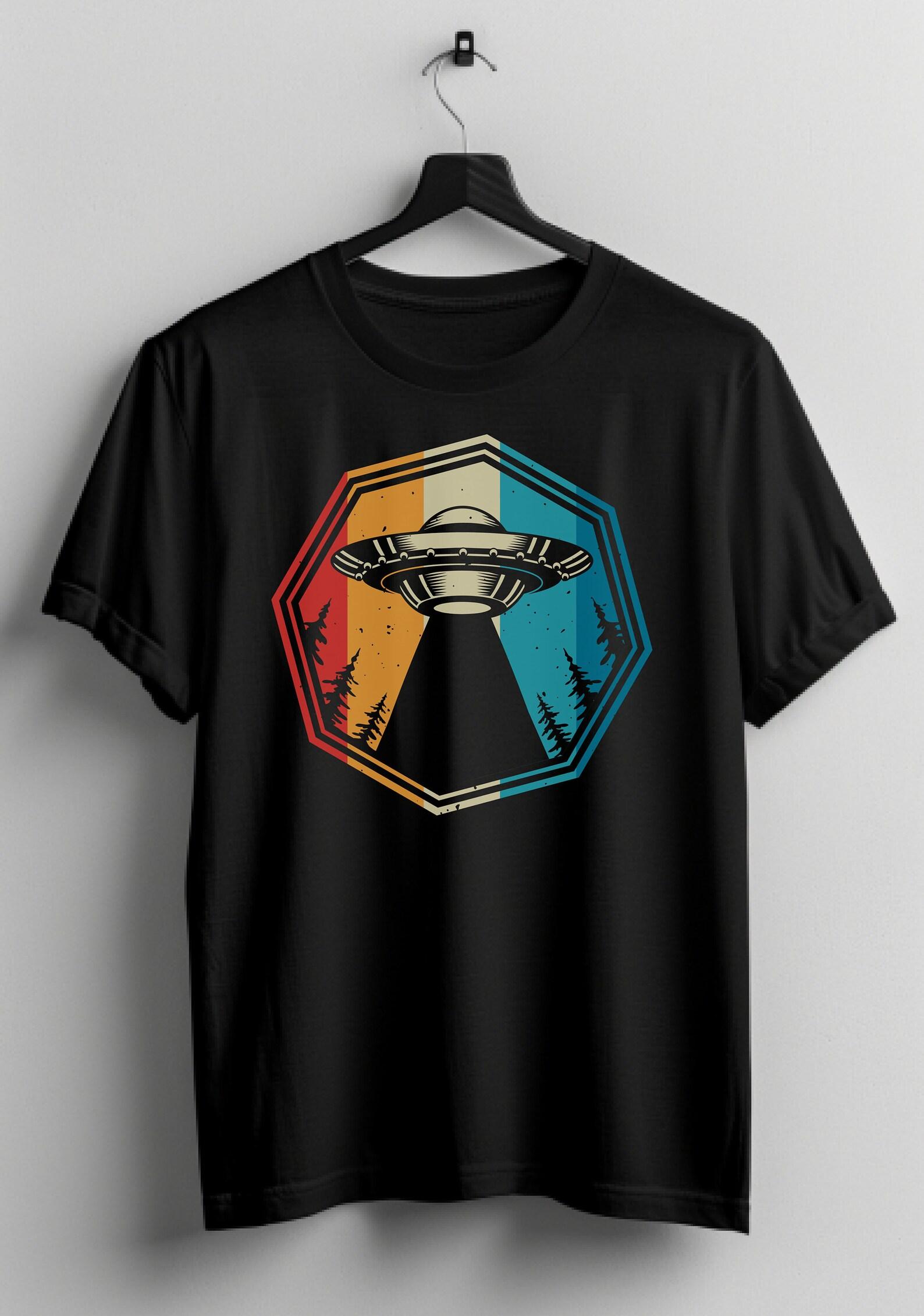 Retro UFO Graphic T-Shirt: Extraterrestrial Rainbow Flying Saucer Tee S