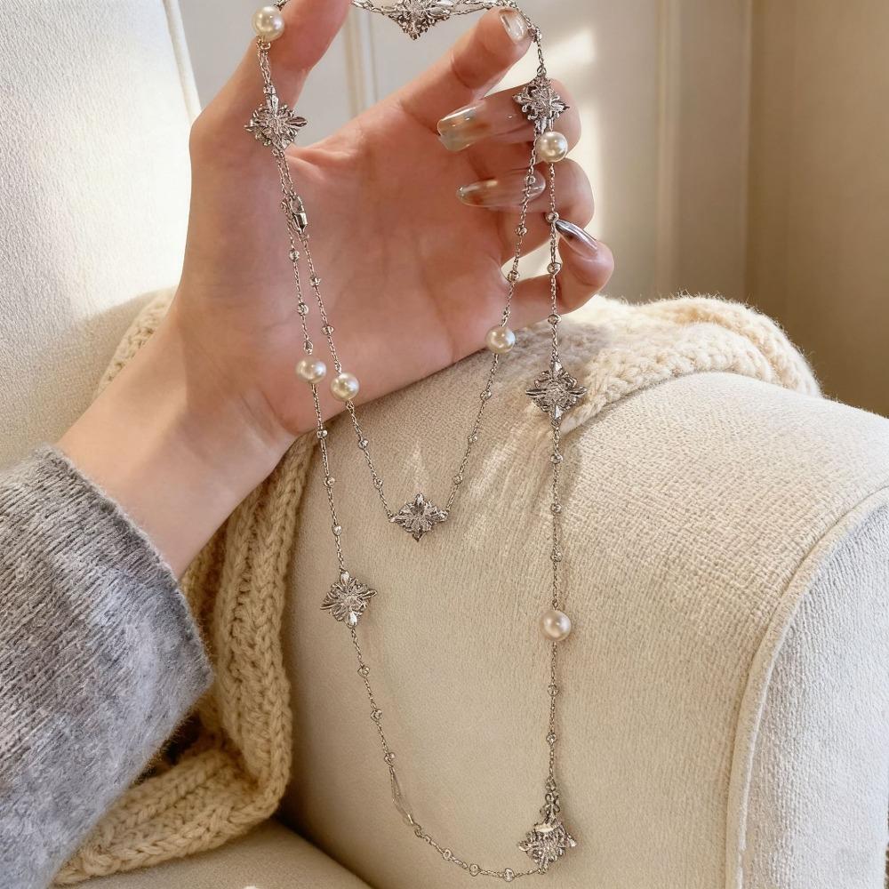 Four-leaf Clover Necklace Luxurious and Versatile High-end Sweater Chain Long Pendant Accessory