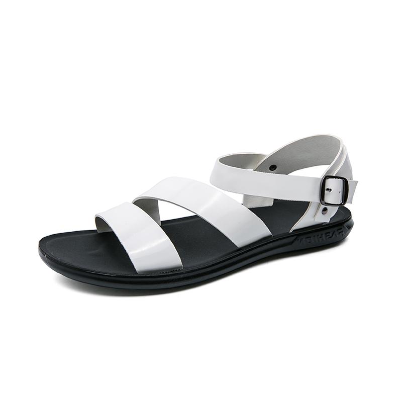 Fashion Summer Men Fashion Beach Shoes Black and White Flat Heels High Quality Outdoor Sandals Classic Fashion Versatile Men Sandals