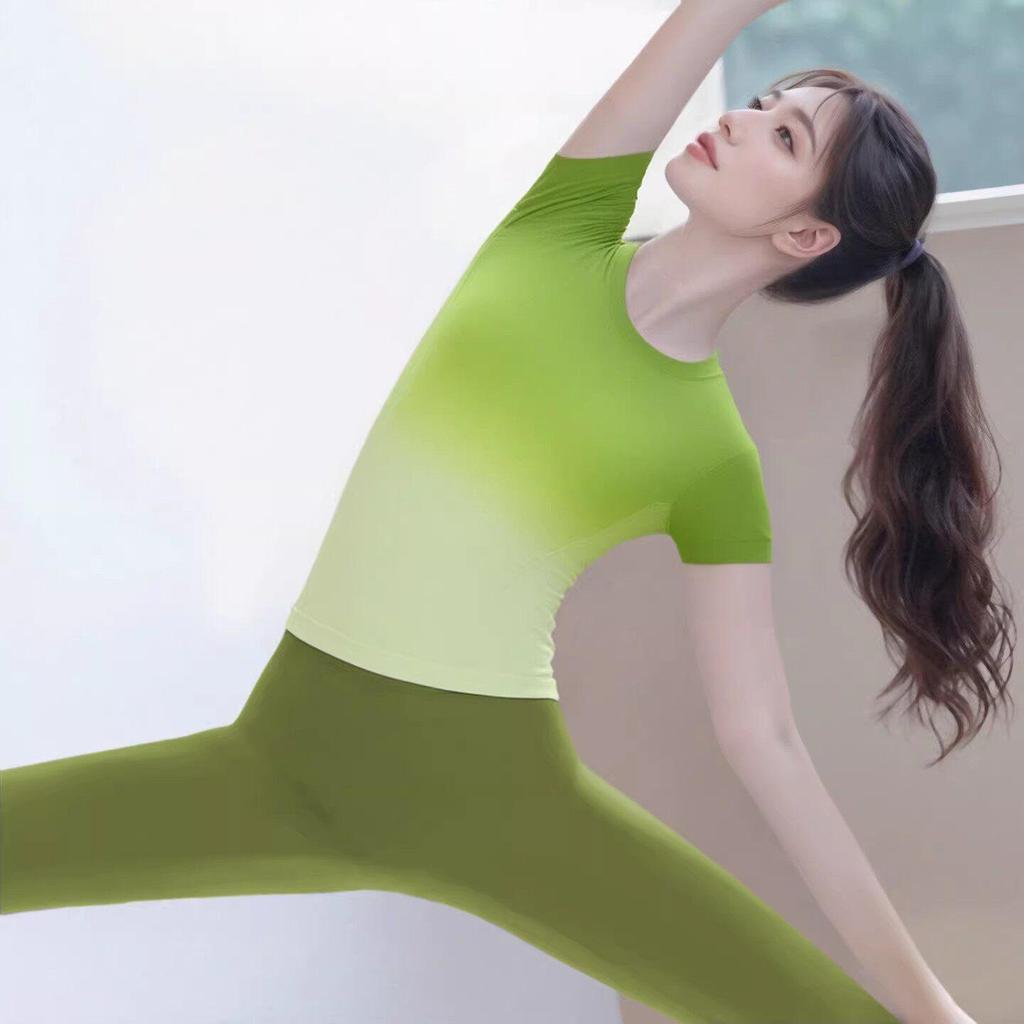 Stunning 2026 Gradient Yoga Suit Set for Women - Short Sleeve, Comfortable, Breathable Sports Top for Outdoor Use