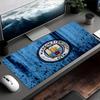 Tappetino per mouse con stemma del Manchester United, Tappetino per mouse da gaming, Tappetino per tastiera, Decorazione da scrivania per computer portatile, Regalo per tifoso, Regalo di compleanno
