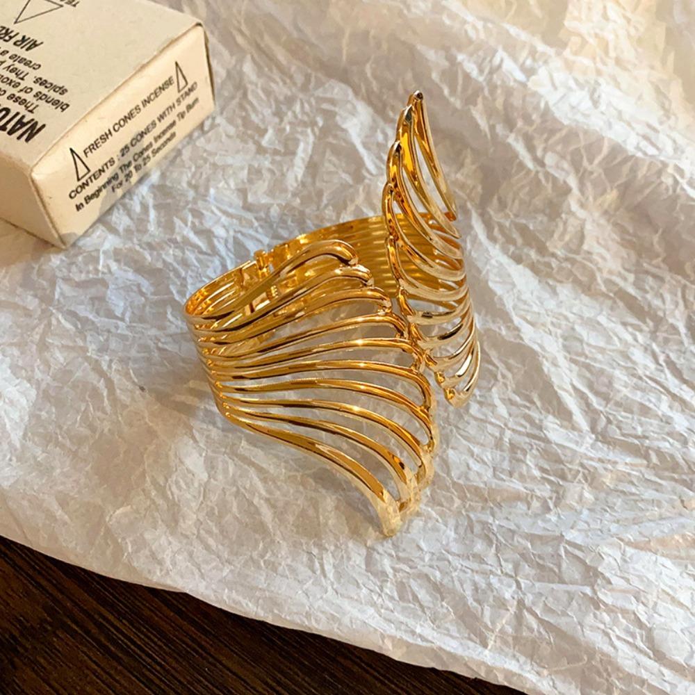 European and American Simple Bracelets, Arm Rings, Niche Cold Wind Temperament Bracelets, High-end Sense and Versatile Jewelry.