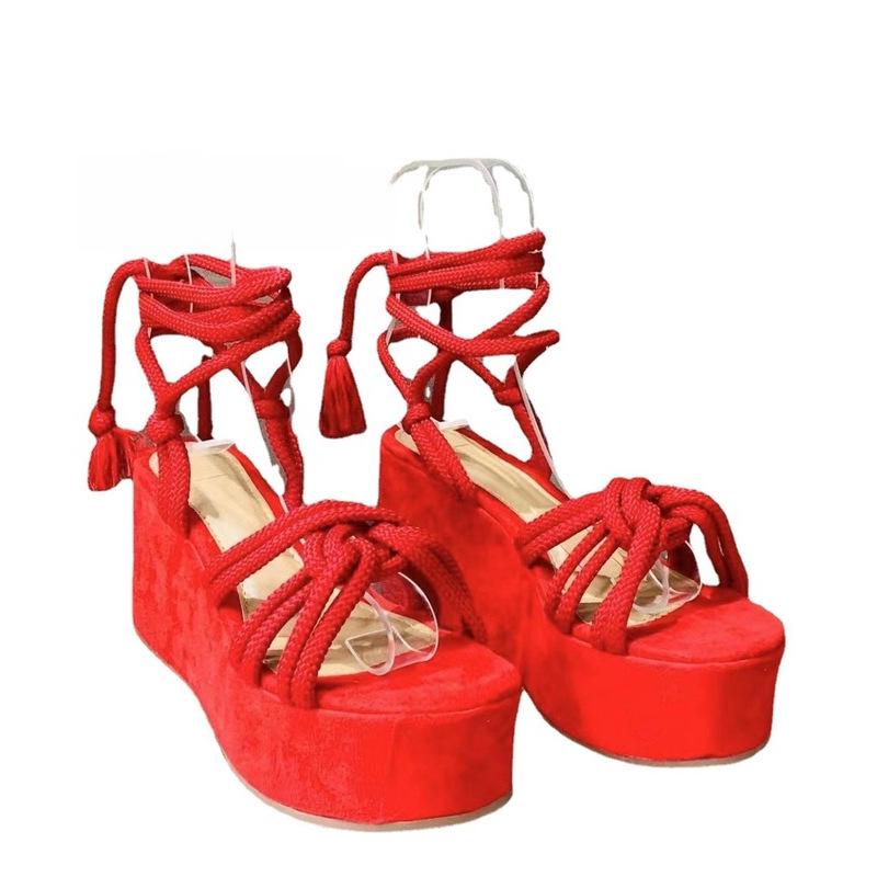 Dámské letní semišové sandály na klínku se silnou podrážkou pro rok 2022