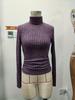 Disponibile: T-shirt a coste a maniche lunghe con scollo a V e collo alto Autunno/Inverno 2025