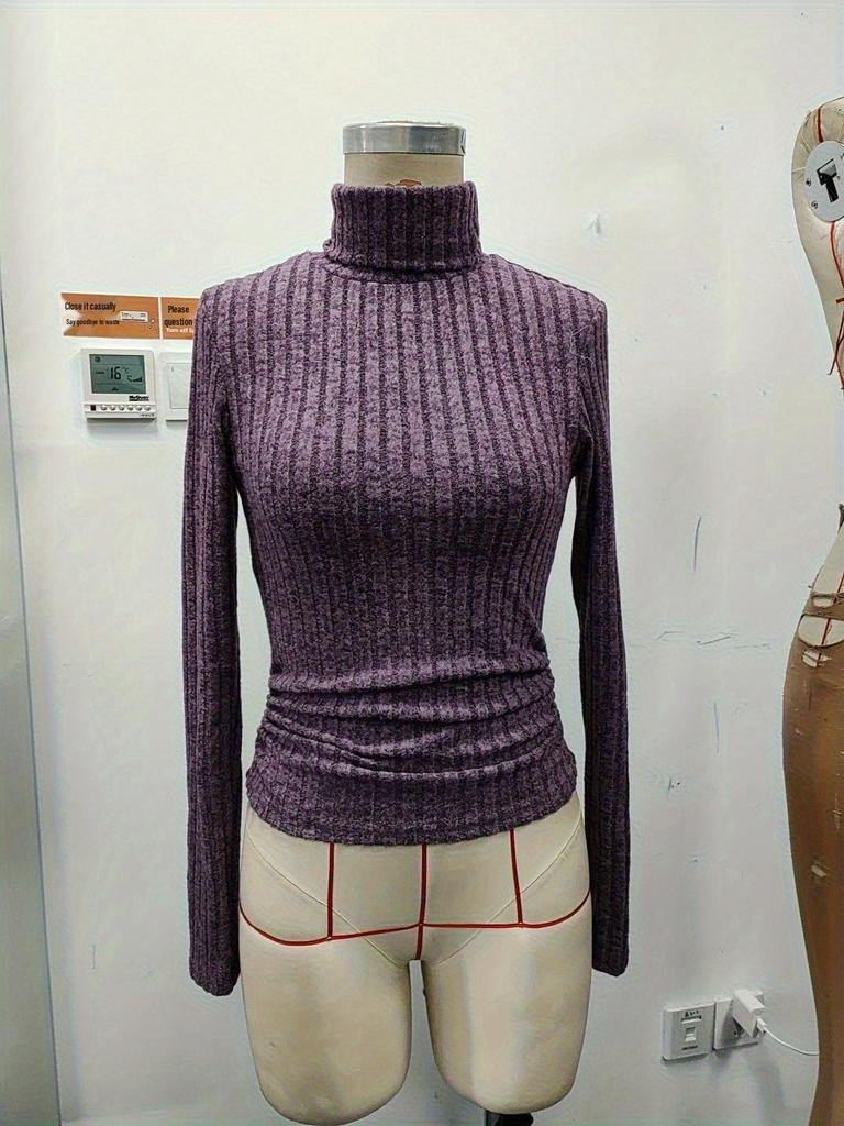 Disponibile: T-shirt a coste a maniche lunghe con scollo a V e collo alto Autunno/Inverno 2025