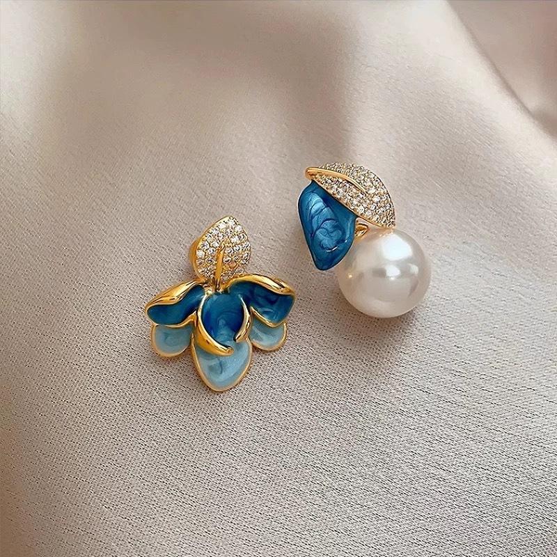 Light luxury high-end enamel drop glaze asymmetrical earrings women's new new Chinese stud earrings exquisite fashion earrings