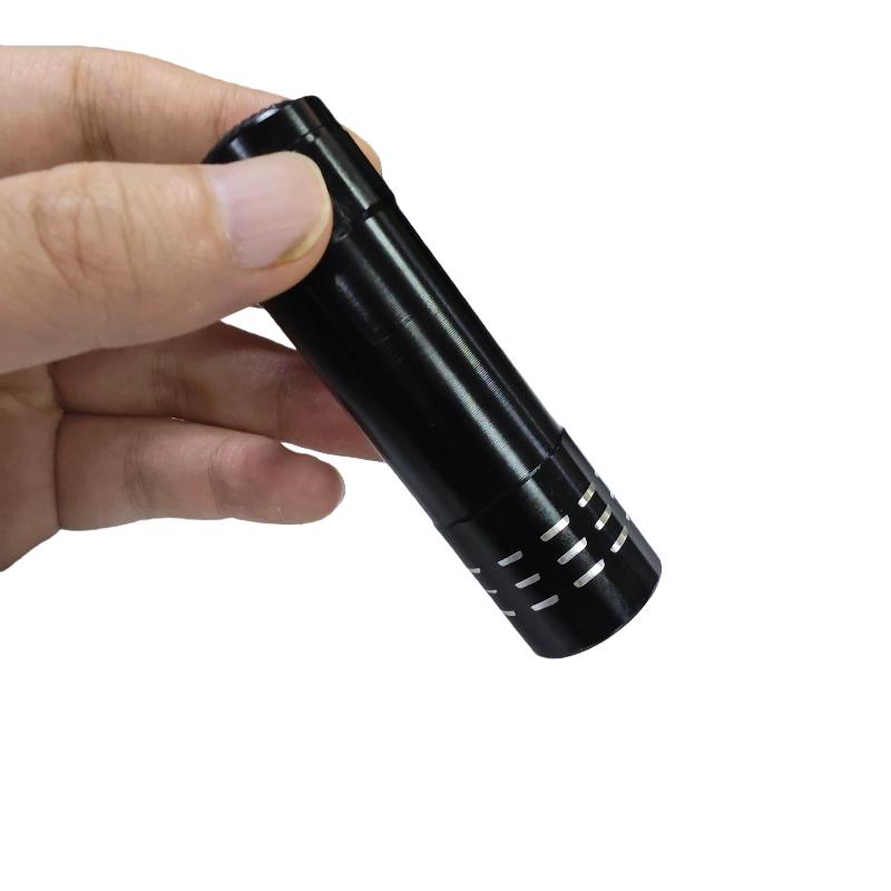1 Stück 50Lm 395Nm Detektionslampe Mini UV Taschenlampe 9 LED UV Schwarzlicht Outdoor Tragbares Beleuchtungswerkzeug zum Wandern