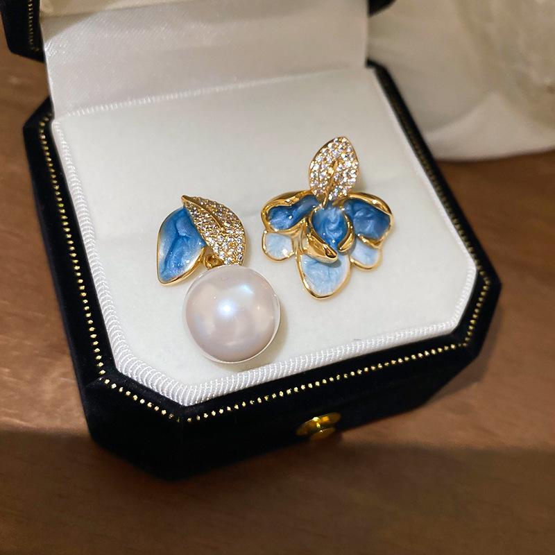 Medieval Vintage Dripping Oil Flower Earrings Retro Niche High-end Earrings Light Luxury Versatile Temperament Earrings Women