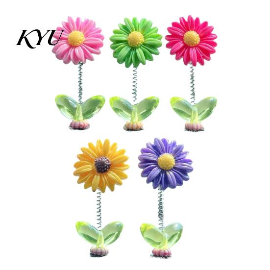 Desktop Flower Ornament Spring Wobbly Car Dashboard Ornament, Shaking Head Sunflower Interior Decor, Cute Decorations for Rearview Mirror And